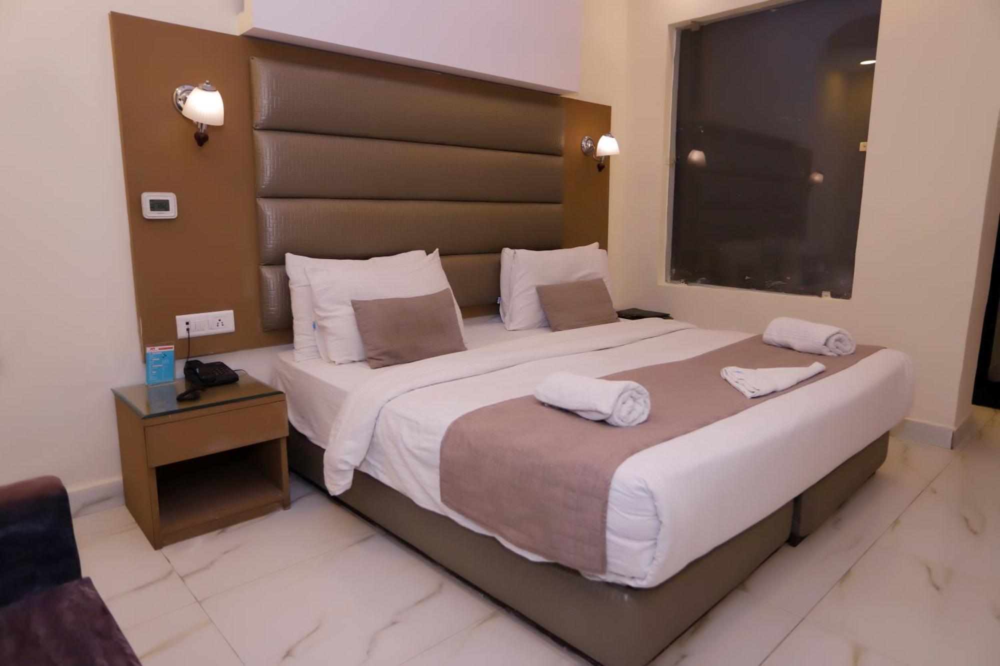 Hotel Pk Residency Нойда Екстер'єр фото