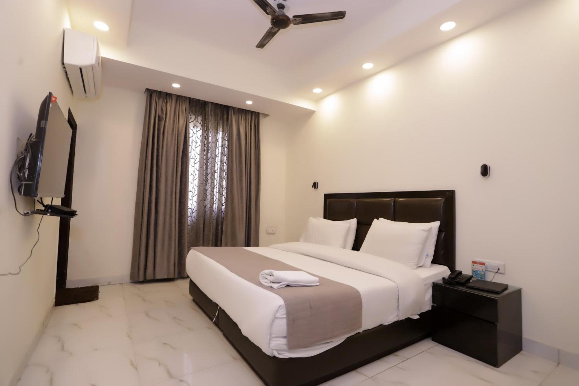 Hotel Pk Residency Нойда Екстер'єр фото