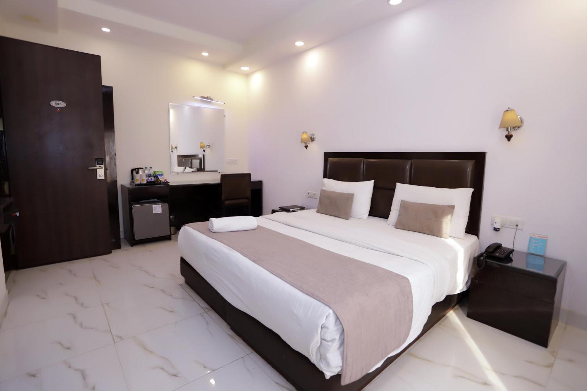 Hotel Pk Residency Нойда Екстер'єр фото