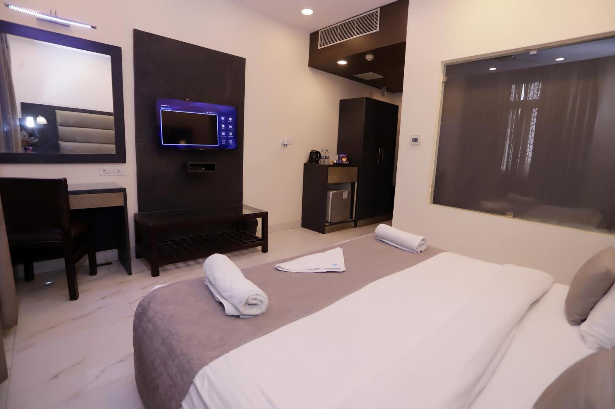Hotel Pk Residency Нойда Екстер'єр фото