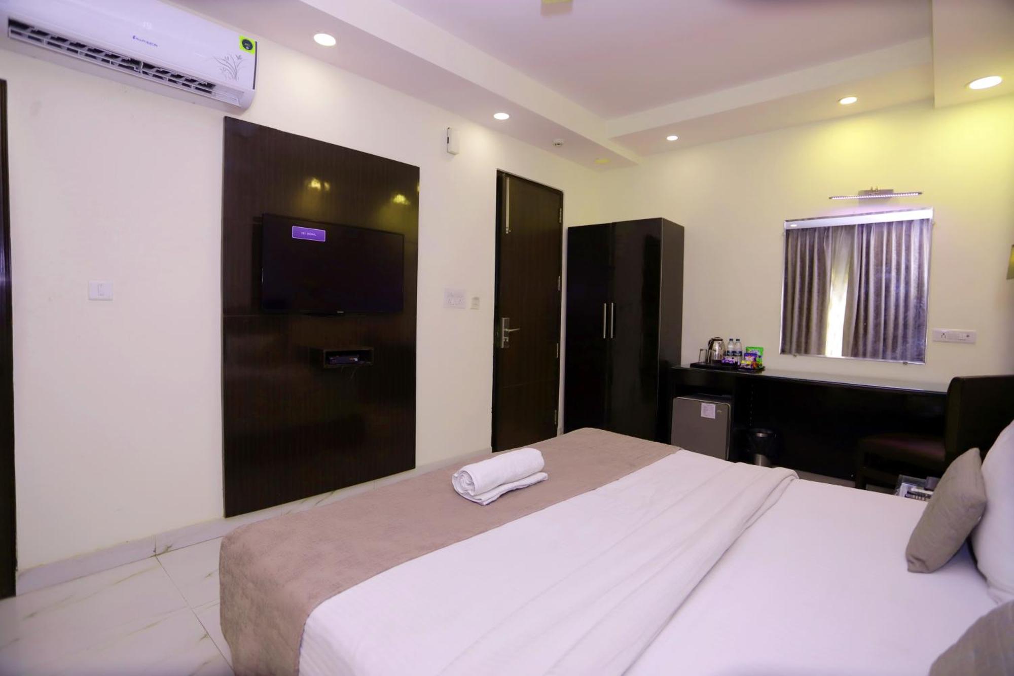 Hotel Pk Residency Нойда Екстер'єр фото