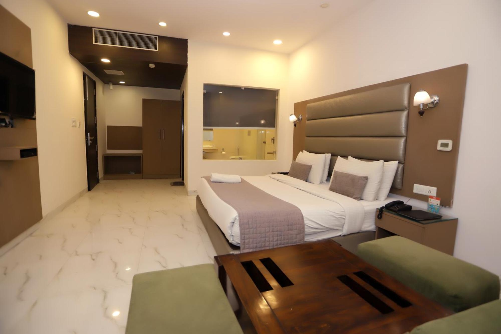 Hotel Pk Residency Нойда Екстер'єр фото
