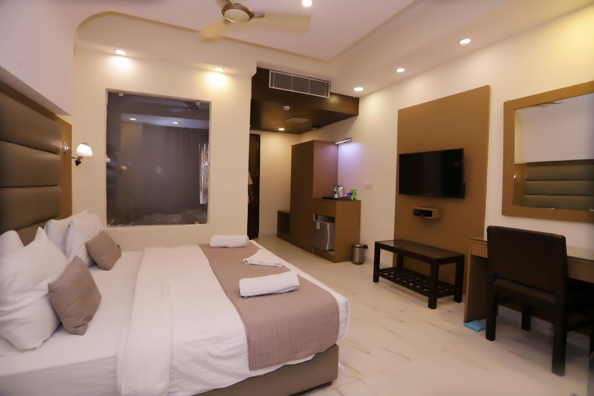 Hotel Pk Residency Нойда Екстер'єр фото
