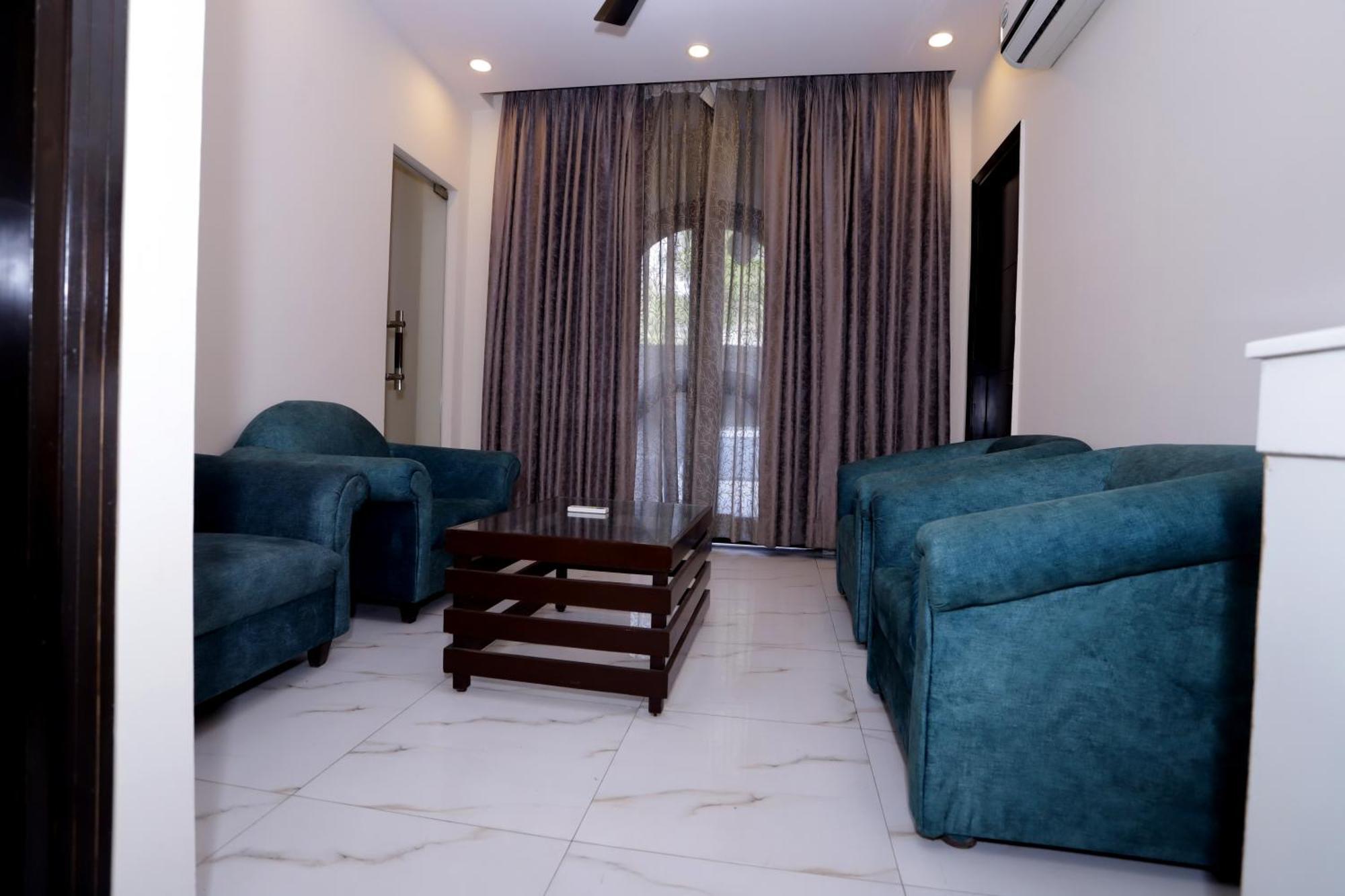 Hotel Pk Residency Нойда Екстер'єр фото