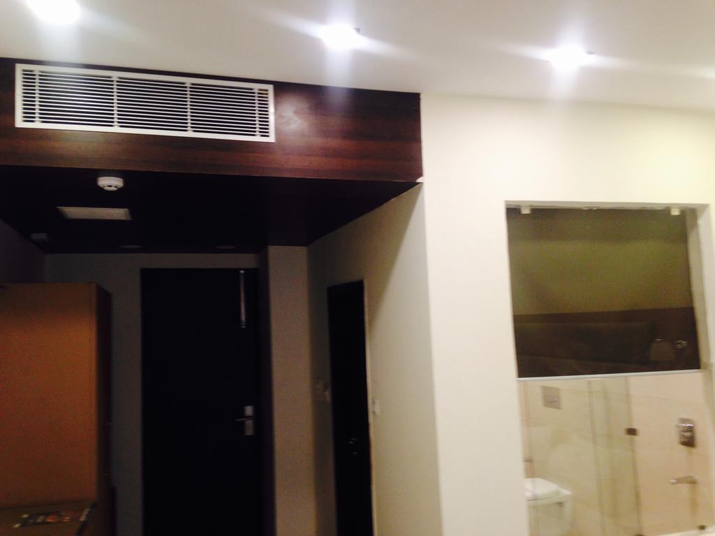 Hotel Pk Residency Нойда Екстер'єр фото