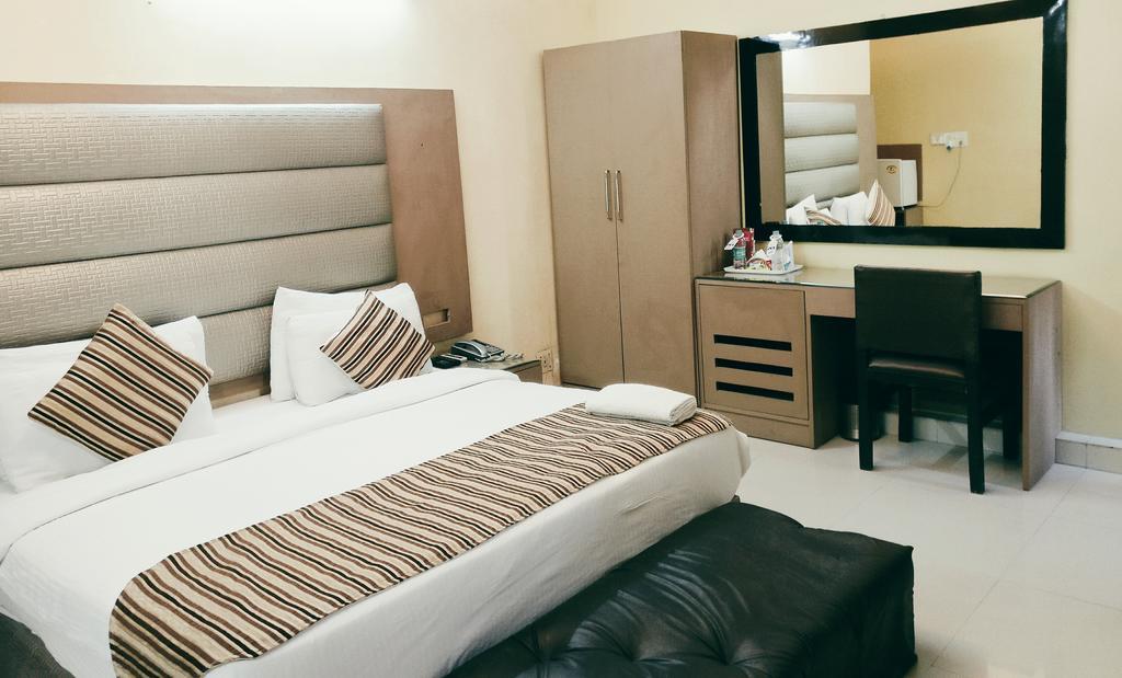 Hotel Pk Residency Нойда Екстер'єр фото