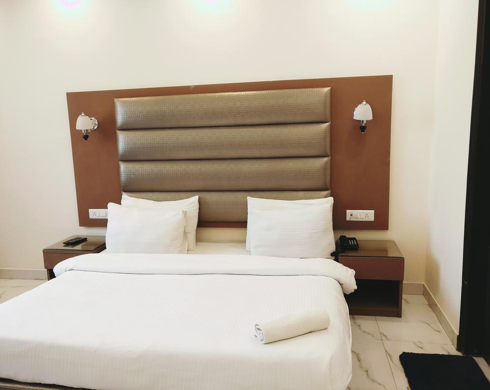 Hotel Pk Residency Нойда Екстер'єр фото
