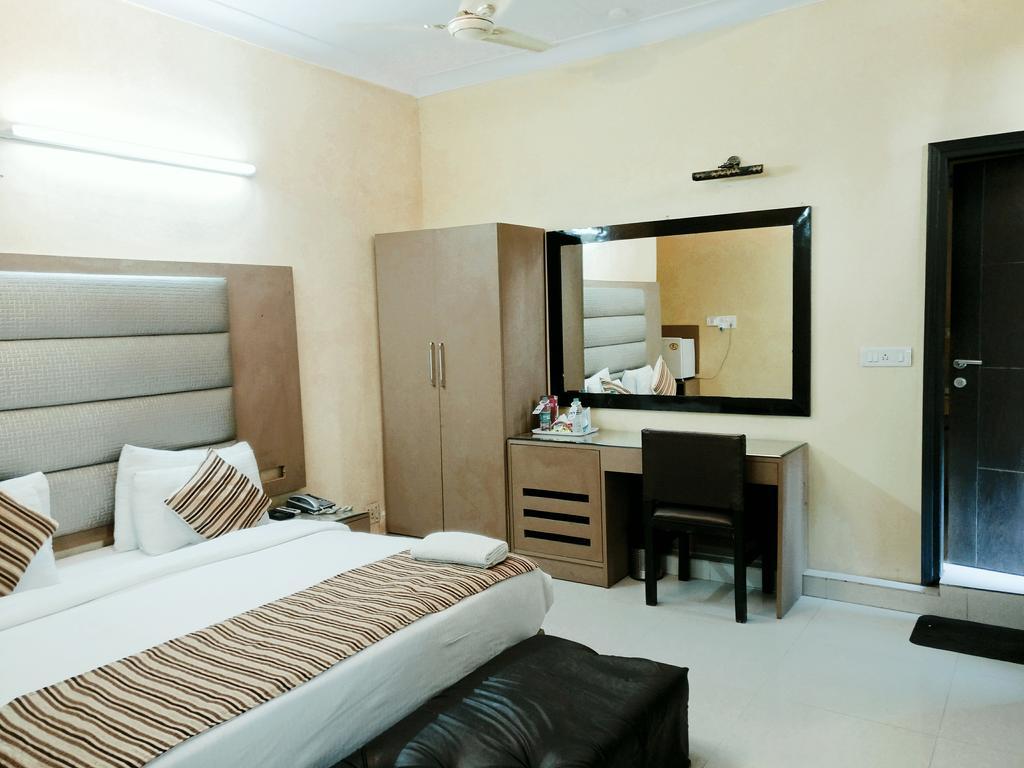 Hotel Pk Residency Нойда Екстер'єр фото