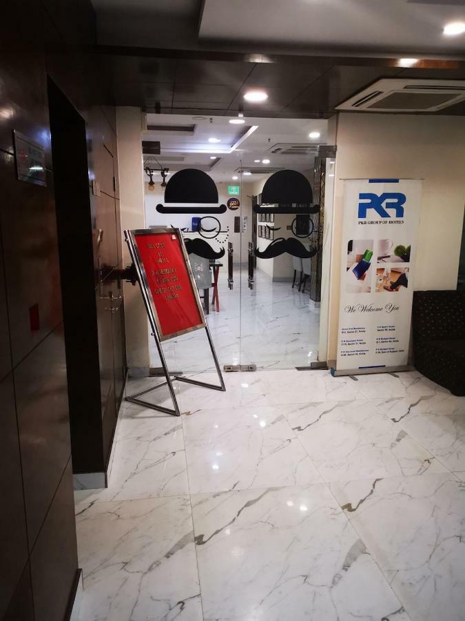 Hotel Pk Residency Нойда Екстер'єр фото